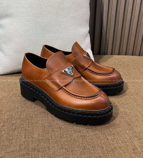 프라다 로고 로퍼 여성용