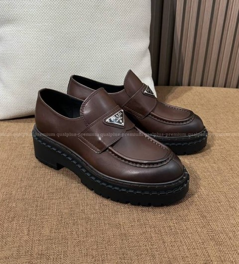 프라다 로고 로퍼 여성용