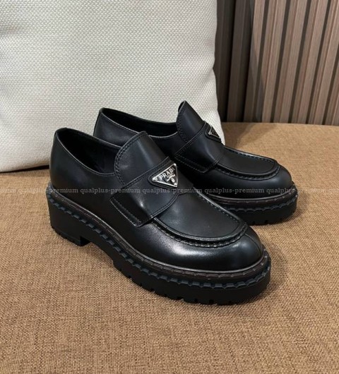 프라다 로고 로퍼 여성용