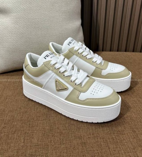 프라다 다운타운 볼드 가죽 스니커즈 여성용