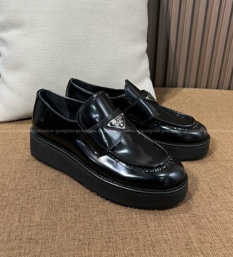 프라다 로고 로퍼 여성용