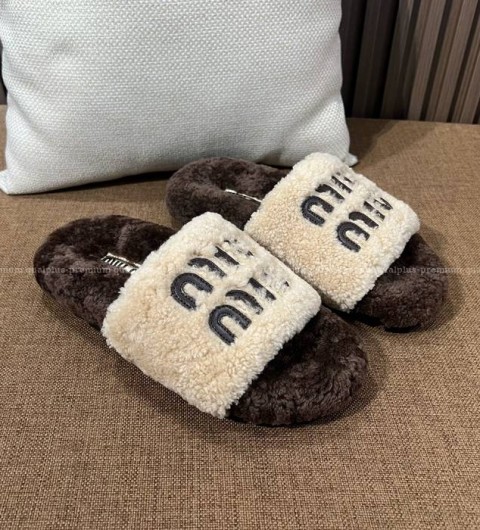 미우미우 로고 시어링 슬리퍼 여성용