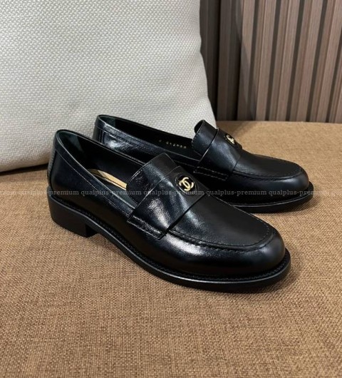 샤넬 24B CC 로퍼 여성용