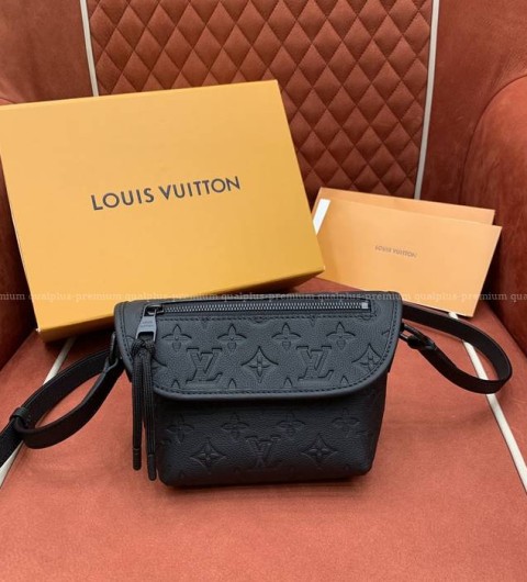 루이비통 M12636 펄스 웨어러블 월릿 크로스백 남성용